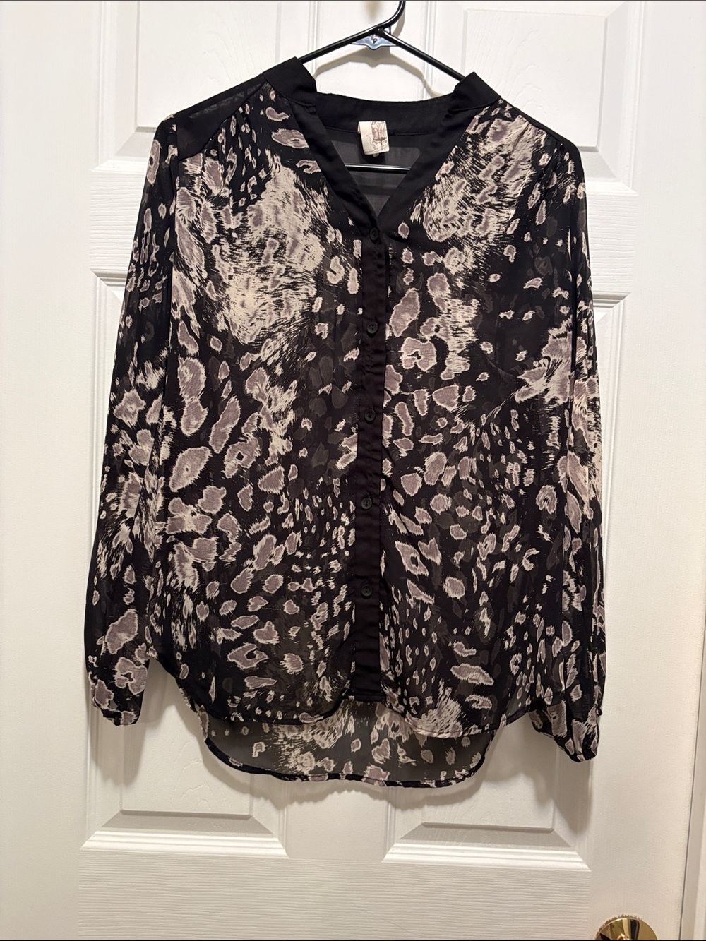 Source Unknown Black and Cream Abstract Pattern Button-Front Blouse